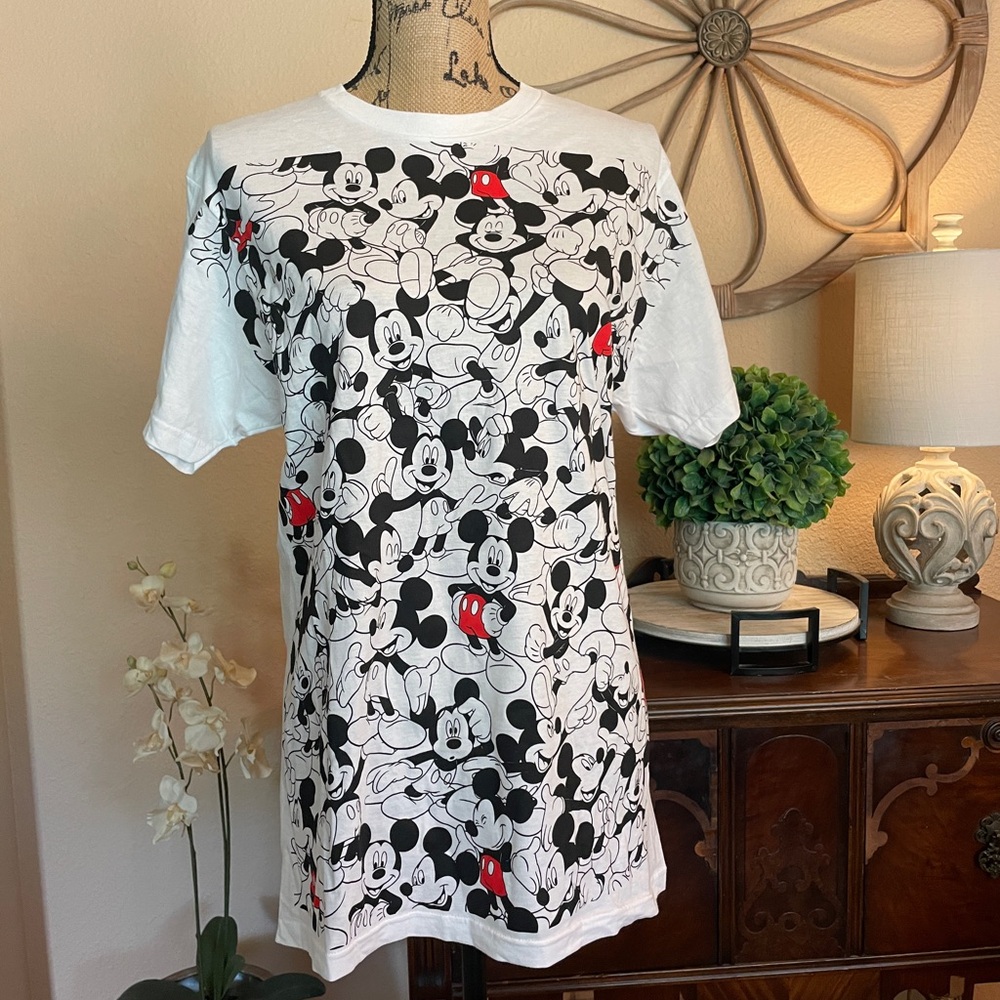 New Mickey Mouse Graphic T-Shirt